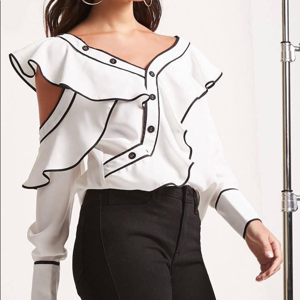 Forever 21 Contrast Piped Ruffle Top